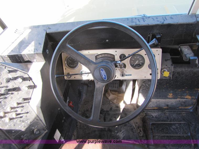 image for item 3565 1996 Ford B800 Blue Bird school bus