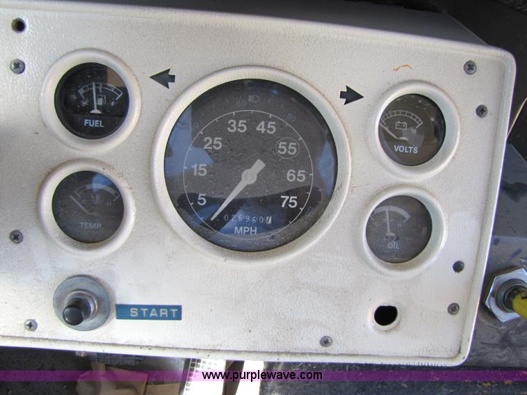 image for item 3565 1996 Ford B800 Blue Bird school bus