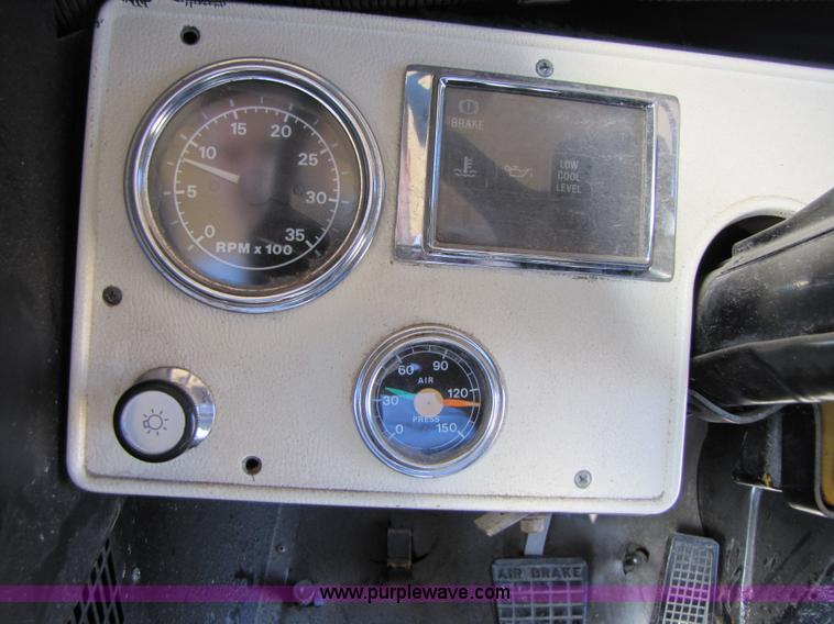 image for item 3565 1996 Ford B800 Blue Bird school bus