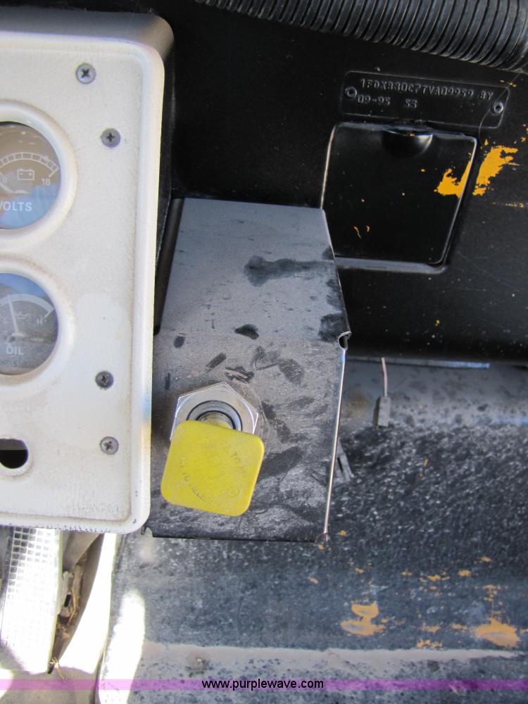 image for item 3565 1996 Ford B800 Blue Bird school bus