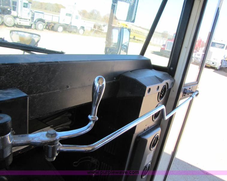 image for item 3565 1996 Ford B800 Blue Bird school bus