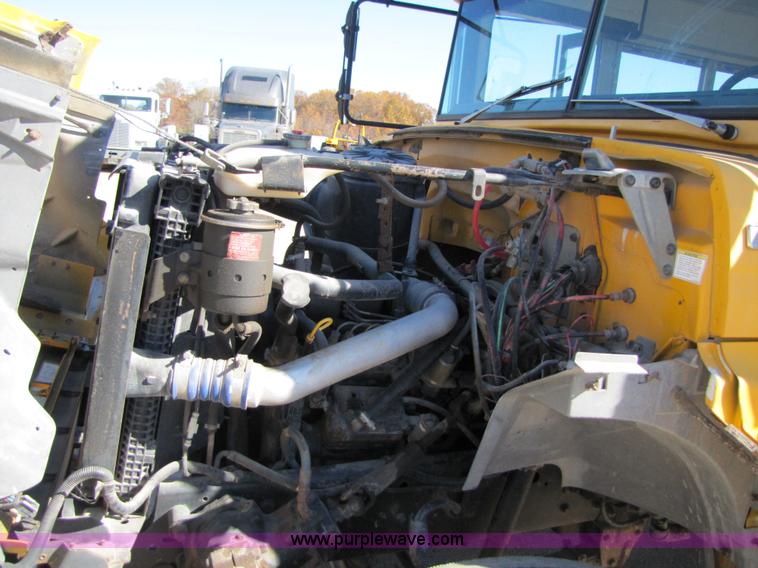 image for item 3565 1996 Ford B800 Blue Bird school bus