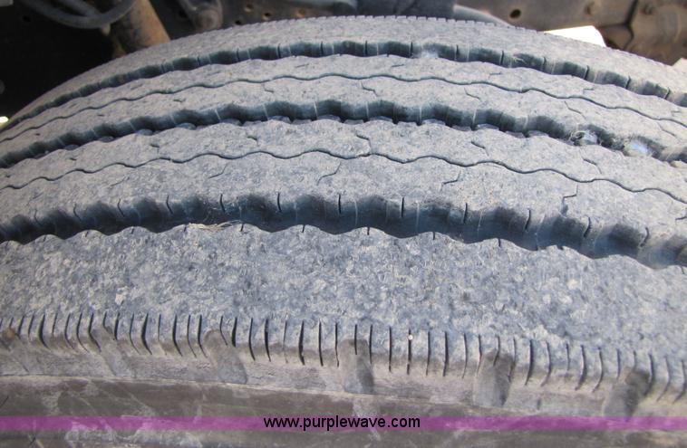 image for item 3565 1996 Ford B800 Blue Bird school bus