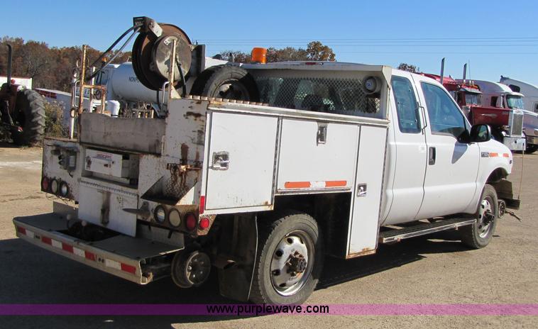 image for item 3568 2002 Ford F350 Super Duty service truck