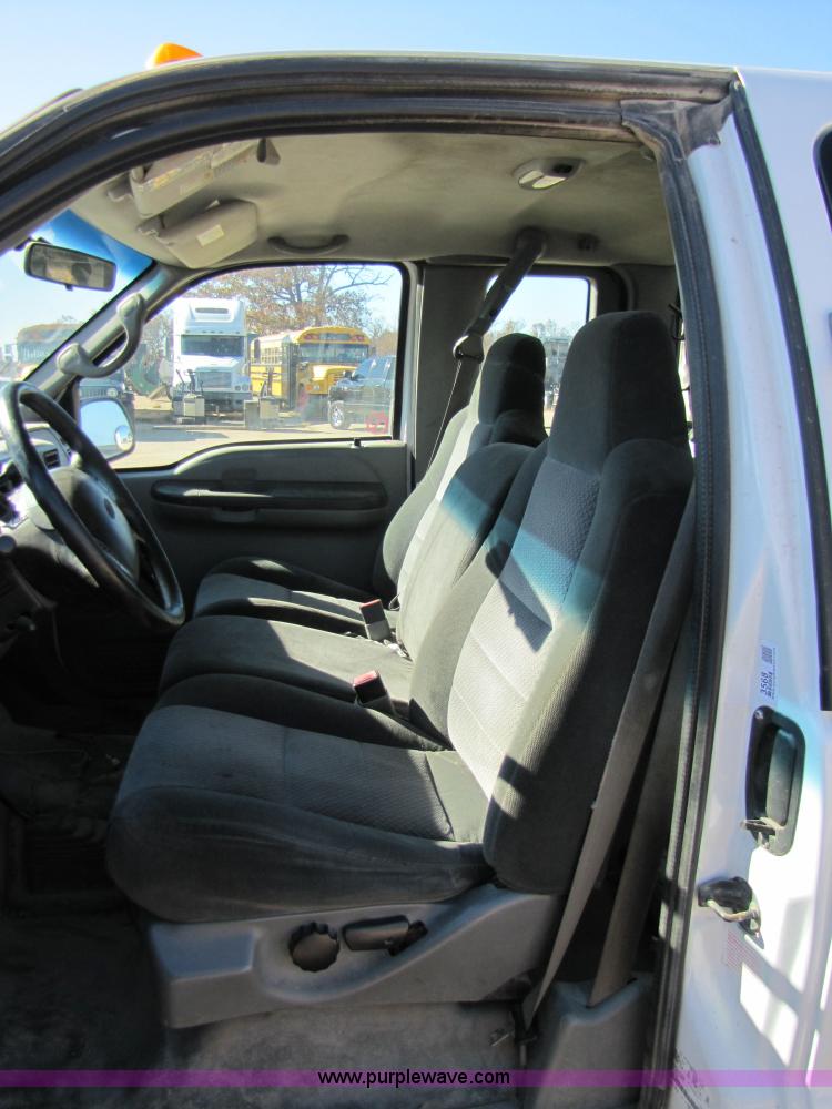 image for item 3568 2002 Ford F350 Super Duty service truck