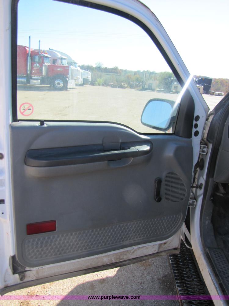 image for item 3568 2002 Ford F350 Super Duty service truck