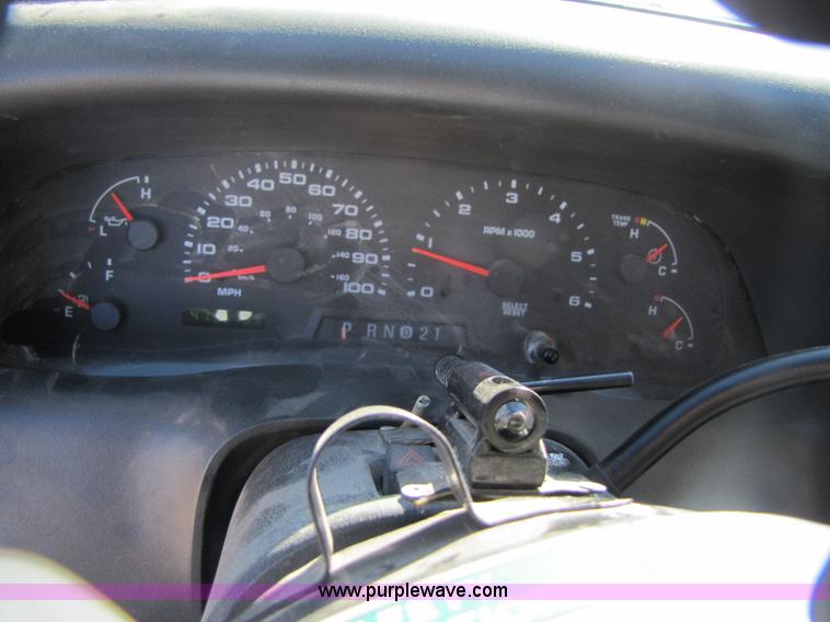 image for item 3568 2002 Ford F350 Super Duty service truck