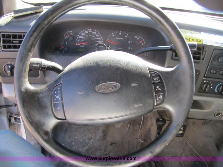 image for item 3568 2002 Ford F350 Super Duty service truck