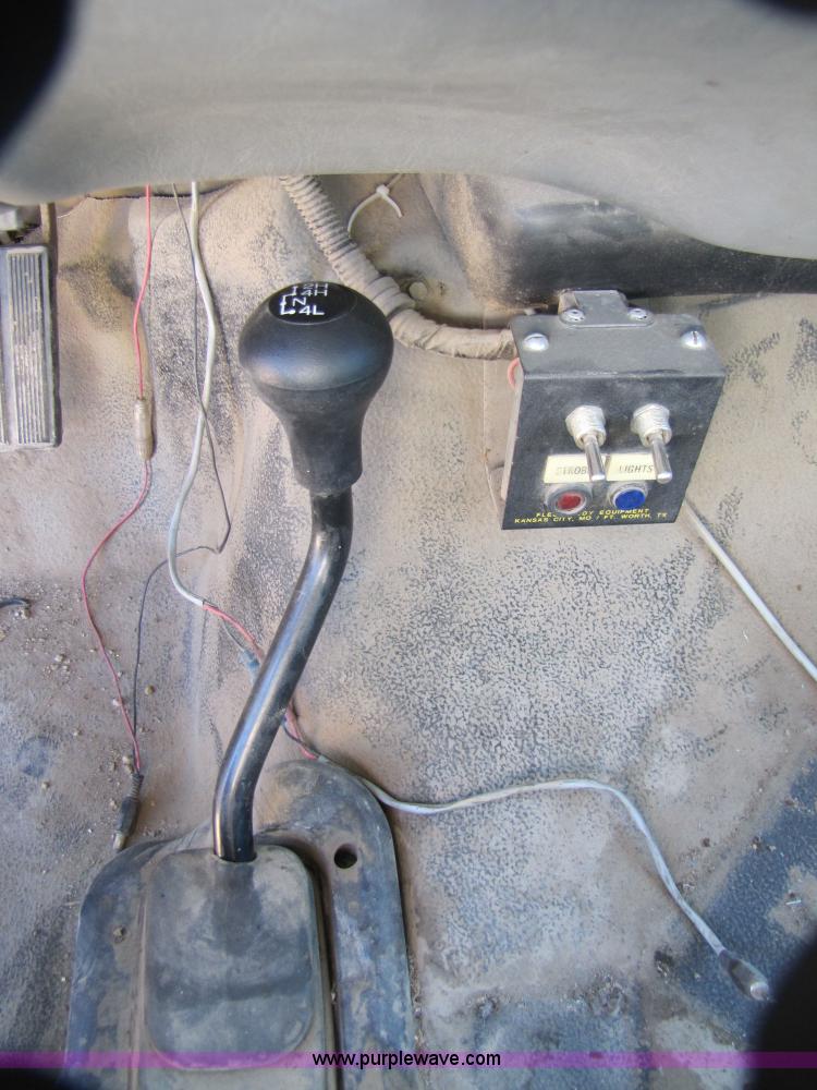 image for item 3568 2002 Ford F350 Super Duty service truck