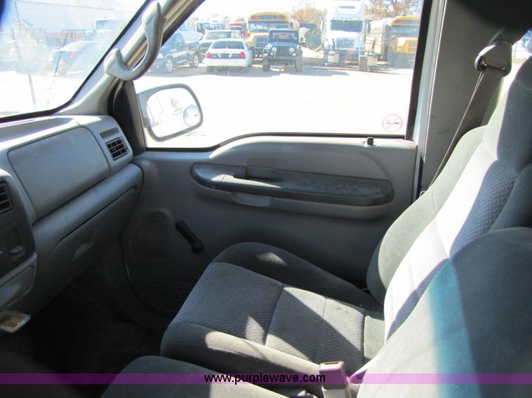 image for item 3568 2002 Ford F350 Super Duty service truck