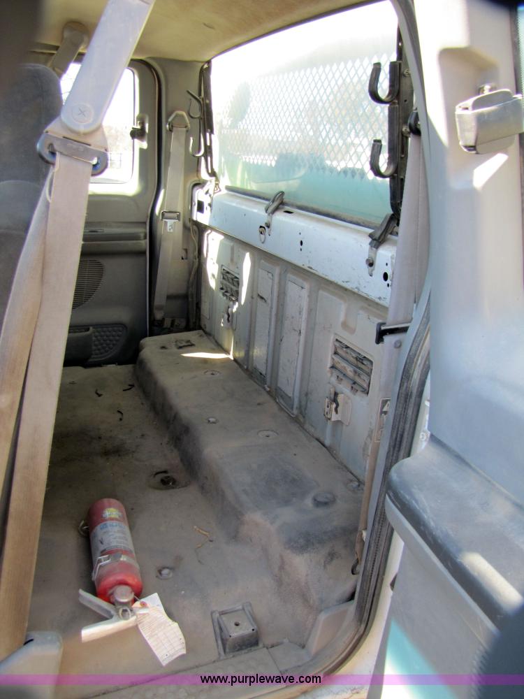 image for item 3568 2002 Ford F350 Super Duty service truck