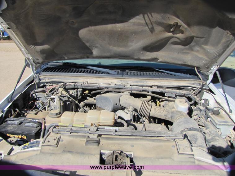 image for item 3568 2002 Ford F350 Super Duty service truck