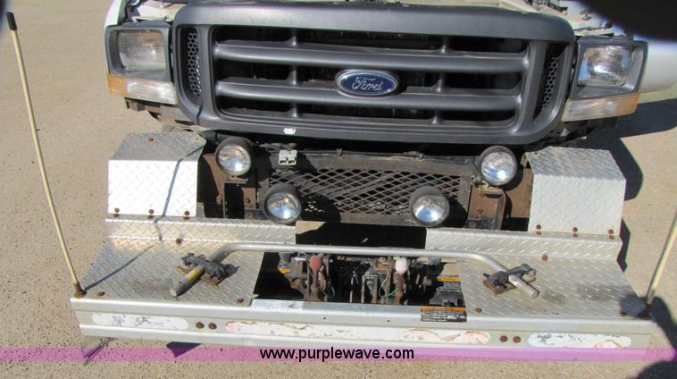 image for item 3568 2002 Ford F350 Super Duty service truck