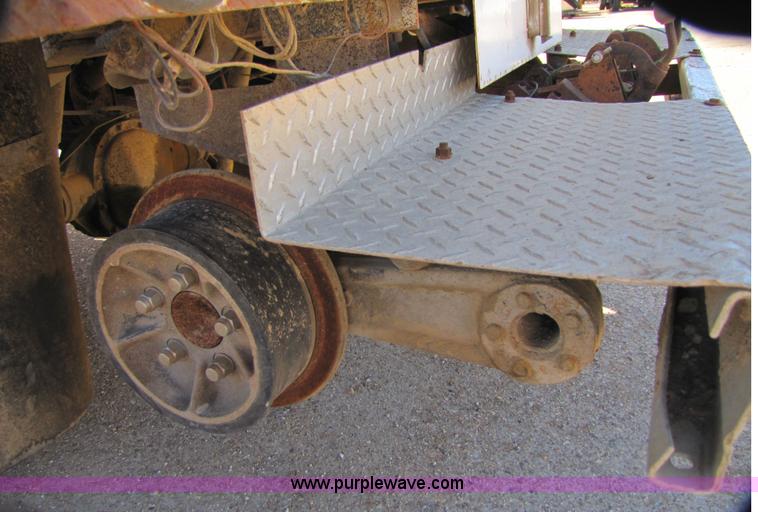 image for item 3568 2002 Ford F350 Super Duty service truck