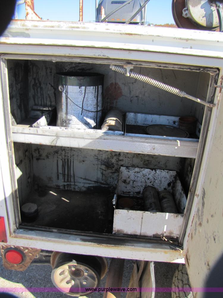 image for item 3568 2002 Ford F350 Super Duty service truck