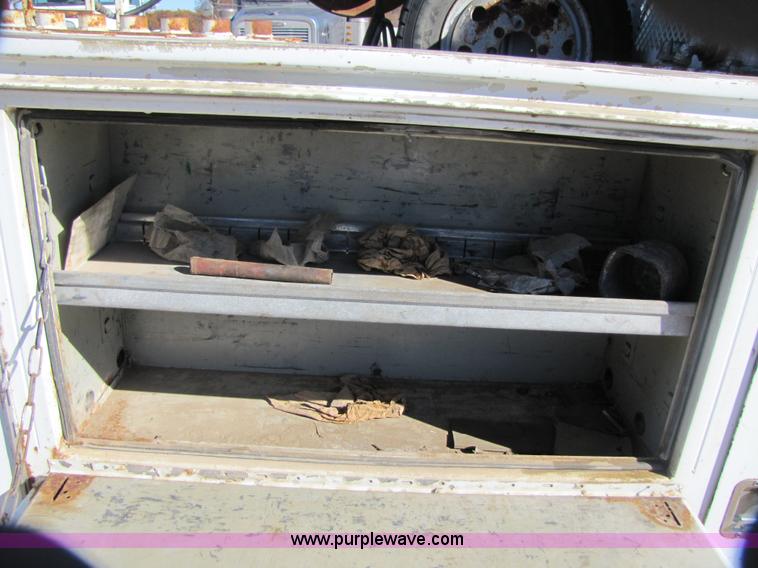 image for item 3568 2002 Ford F350 Super Duty service truck