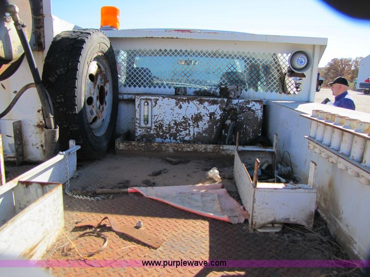 image for item 3568 2002 Ford F350 Super Duty service truck