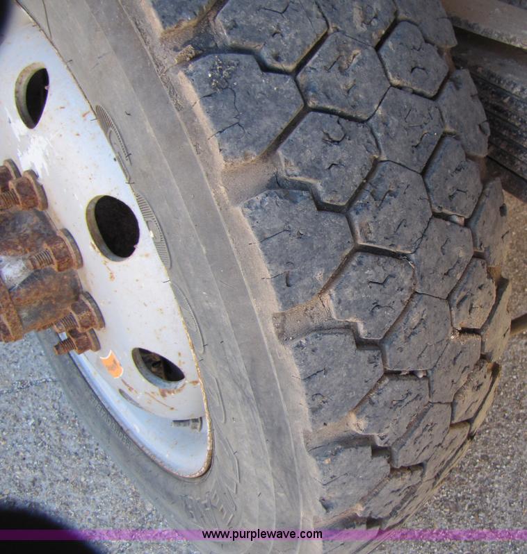 image for item 3568 2002 Ford F350 Super Duty service truck