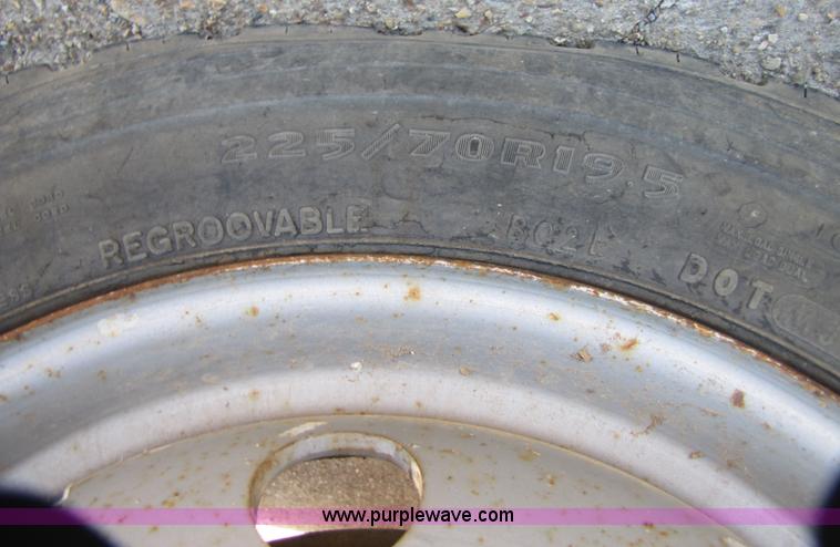 image for item 3568 2002 Ford F350 Super Duty service truck