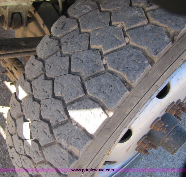 image for item 3568 2002 Ford F350 Super Duty service truck