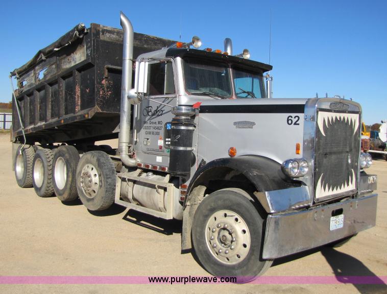 image for item 3569 1984 Freightliner FLC-64T dump truck