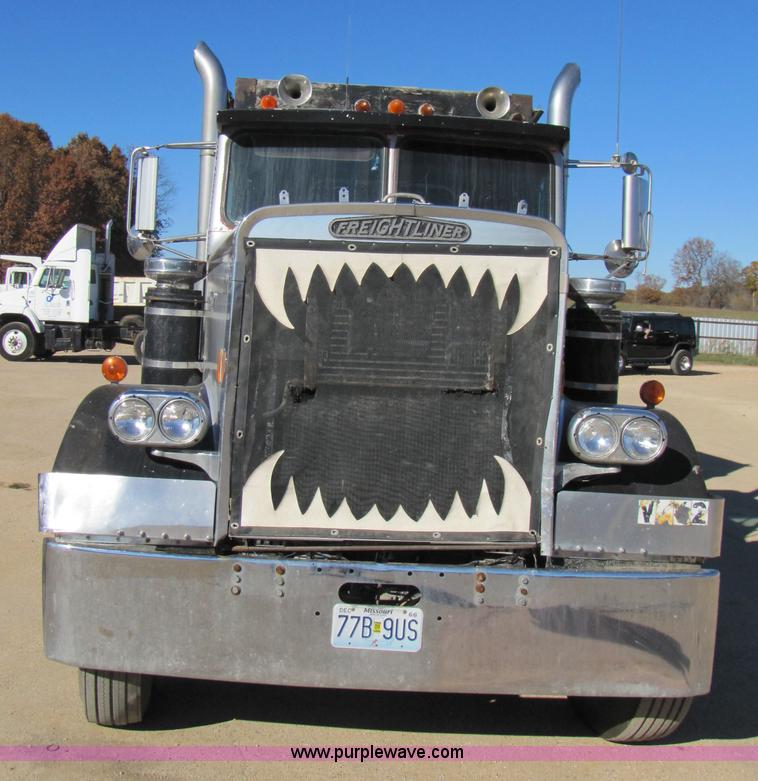 image for item 3569 1984 Freightliner FLC-64T dump truck