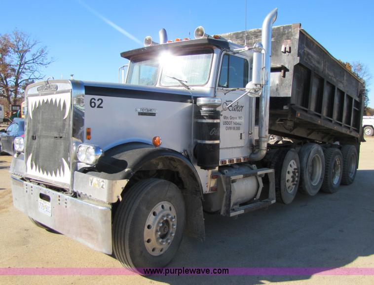 image for item 3569 1984 Freightliner FLC-64T dump truck