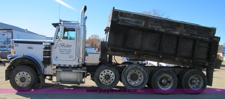 image for item 3569 1984 Freightliner FLC-64T dump truck