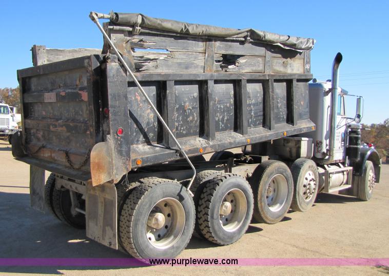 image for item 3569 1984 Freightliner FLC-64T dump truck