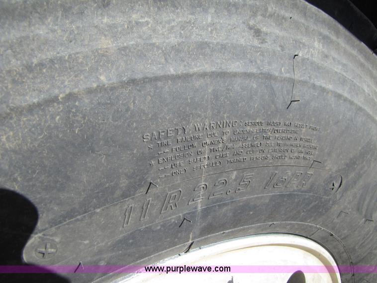 image for item 3569 1984 Freightliner FLC-64T dump truck