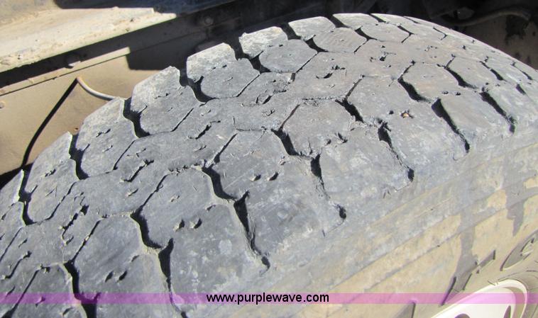 image for item 3569 1984 Freightliner FLC-64T dump truck