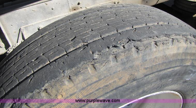 image for item 3569 1984 Freightliner FLC-64T dump truck