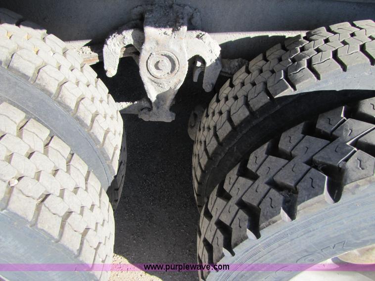 image for item 3569 1984 Freightliner FLC-64T dump truck