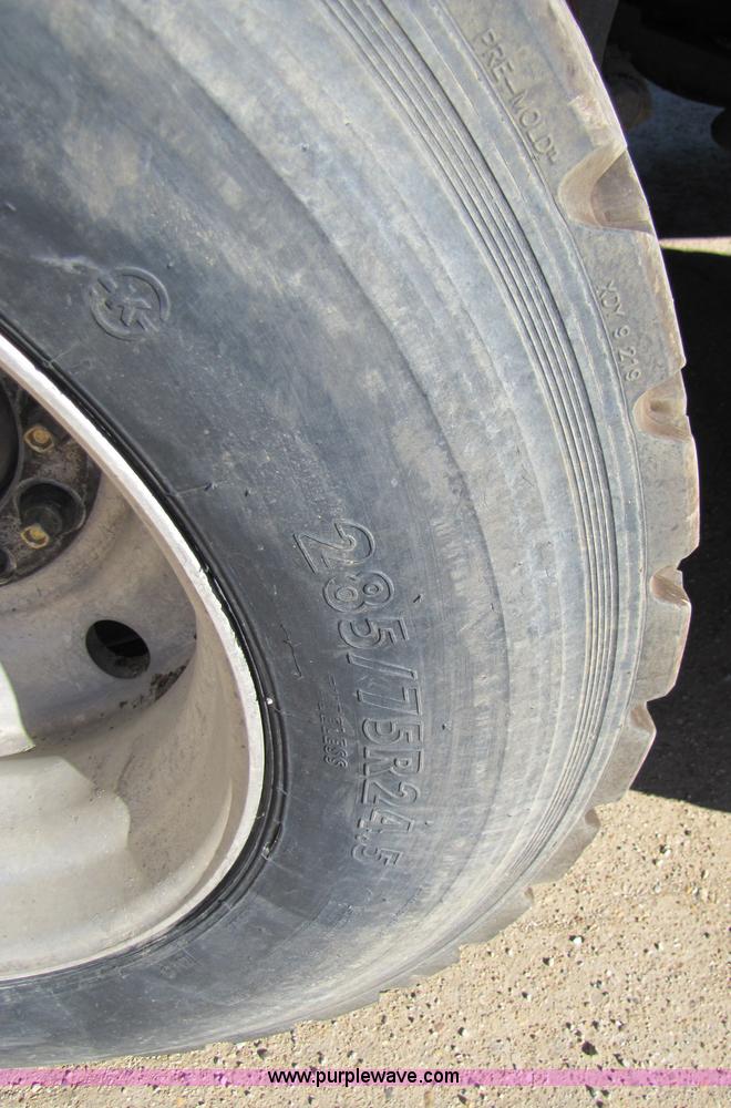 image for item 3569 1984 Freightliner FLC-64T dump truck