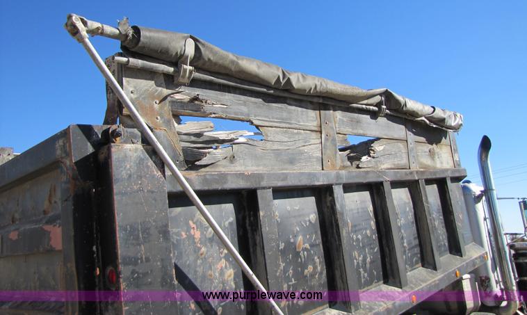 image for item 3569 1984 Freightliner FLC-64T dump truck