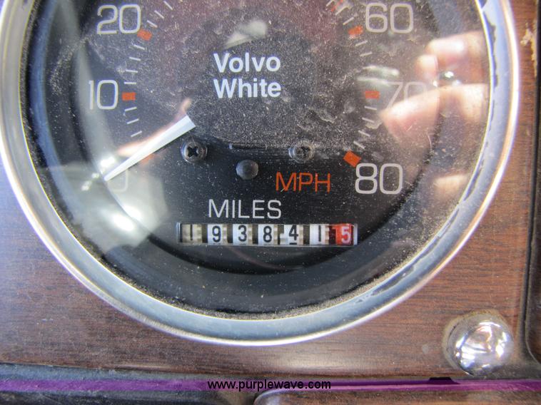 image for item 3569 1984 Freightliner FLC-64T dump truck