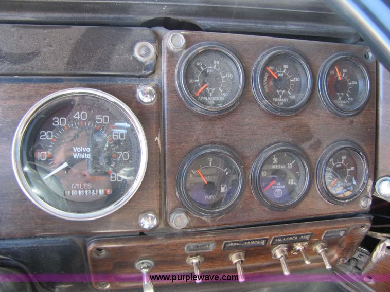 image for item 3569 1984 Freightliner FLC-64T dump truck