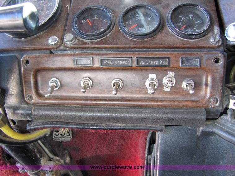 image for item 3569 1984 Freightliner FLC-64T dump truck