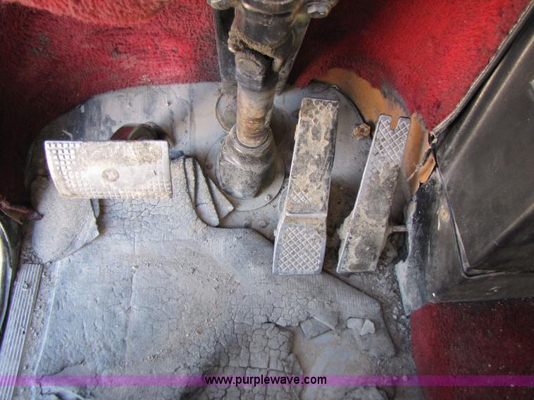 image for item 3569 1984 Freightliner FLC-64T dump truck