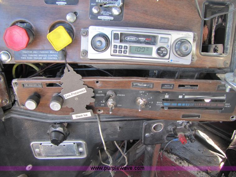 image for item 3569 1984 Freightliner FLC-64T dump truck