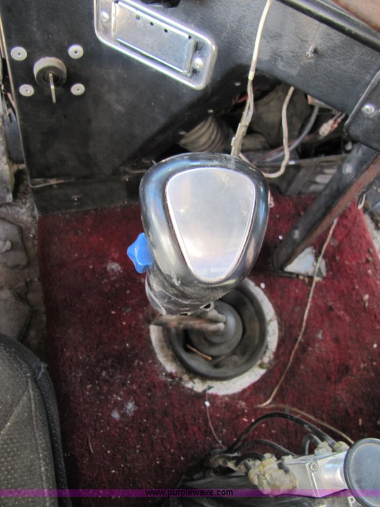 image for item 3569 1984 Freightliner FLC-64T dump truck