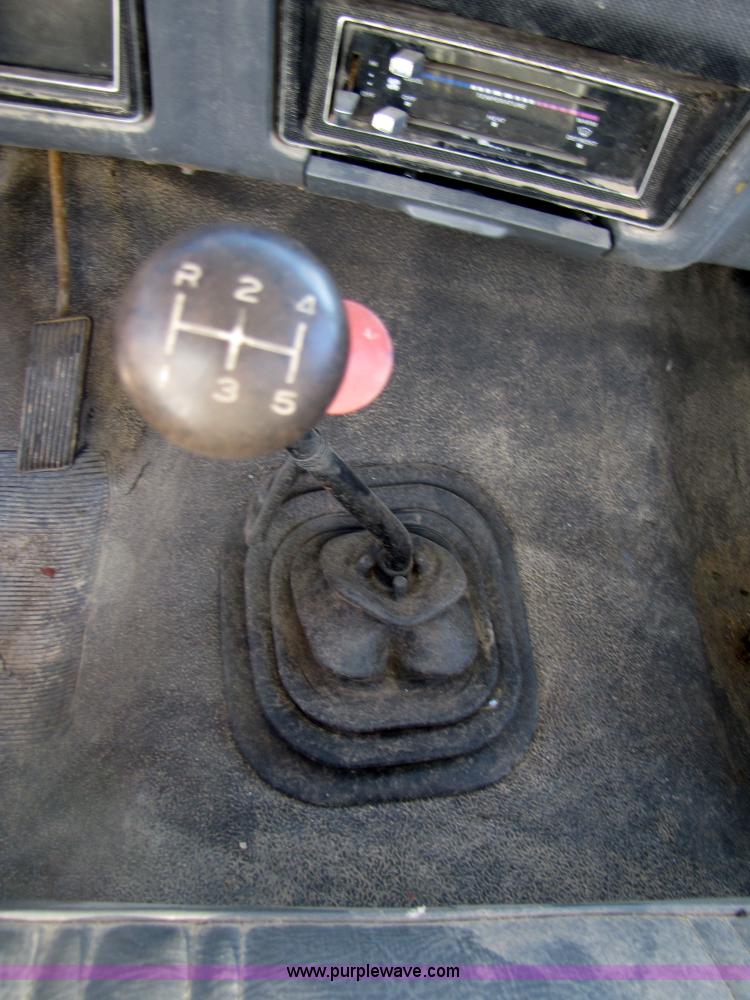 image for item 3570 1990 Ford F700 boom truck