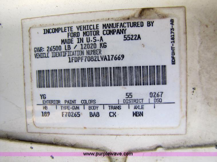 image for item 3570 1990 Ford F700 boom truck