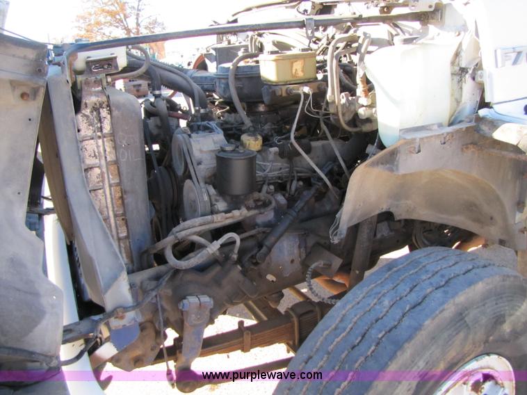 image for item 3570 1990 Ford F700 boom truck