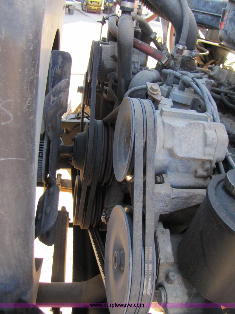 image for item 3570 1990 Ford F700 boom truck