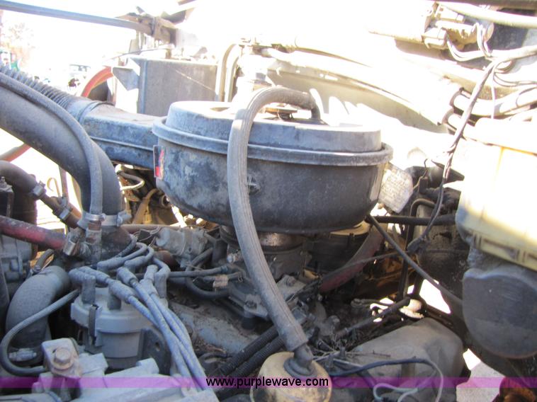 image for item 3570 1990 Ford F700 boom truck