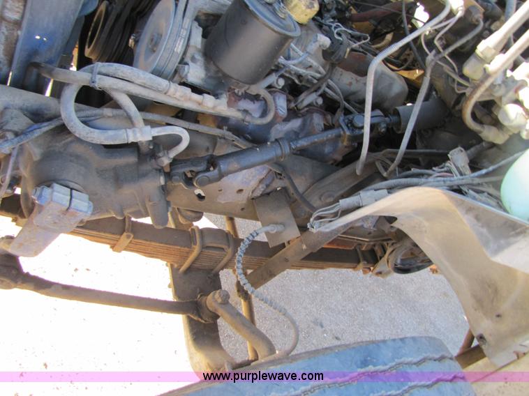 image for item 3570 1990 Ford F700 boom truck