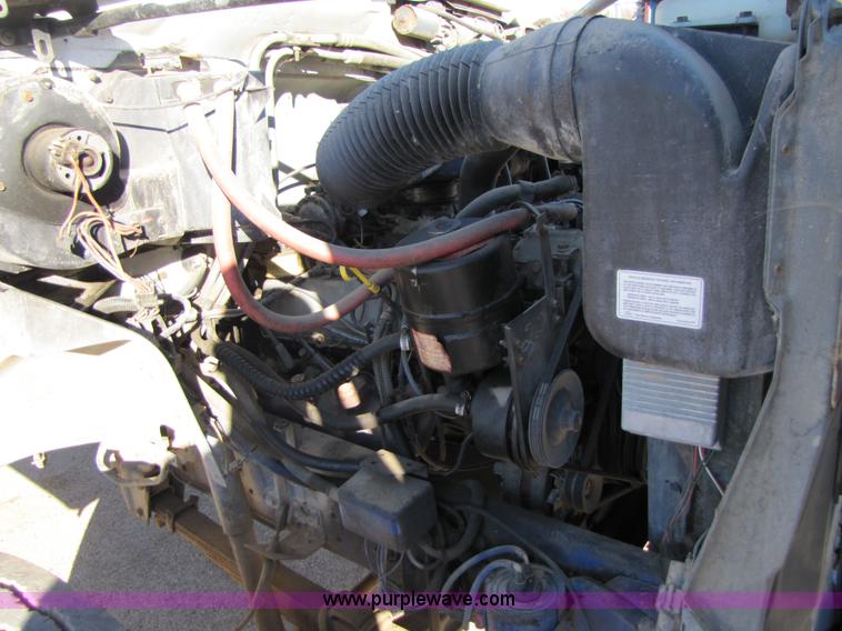 image for item 3570 1990 Ford F700 boom truck