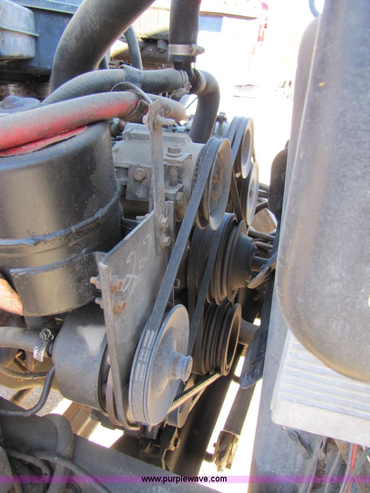 image for item 3570 1990 Ford F700 boom truck