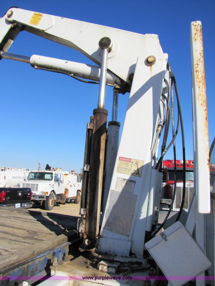 image for item 3570 1990 Ford F700 boom truck